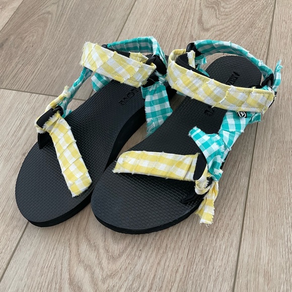 Arizona Love Trekky Bandana Flat Sandals Size 39 (9) - Picture 1 of 5